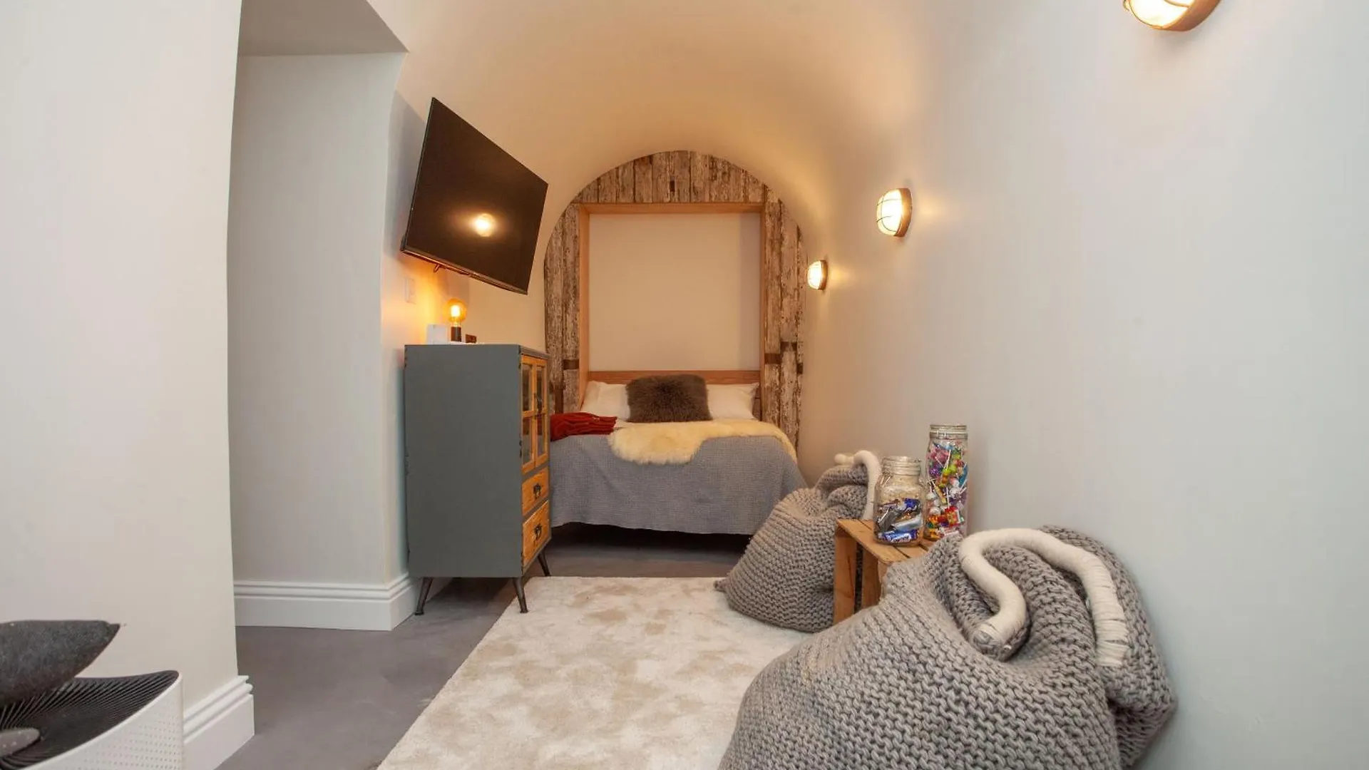 Higgihaus Apt 1 #36-37 Royal York Crescent Bristol